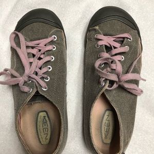 GUC Keen sneakers, women’s size 10, original laces